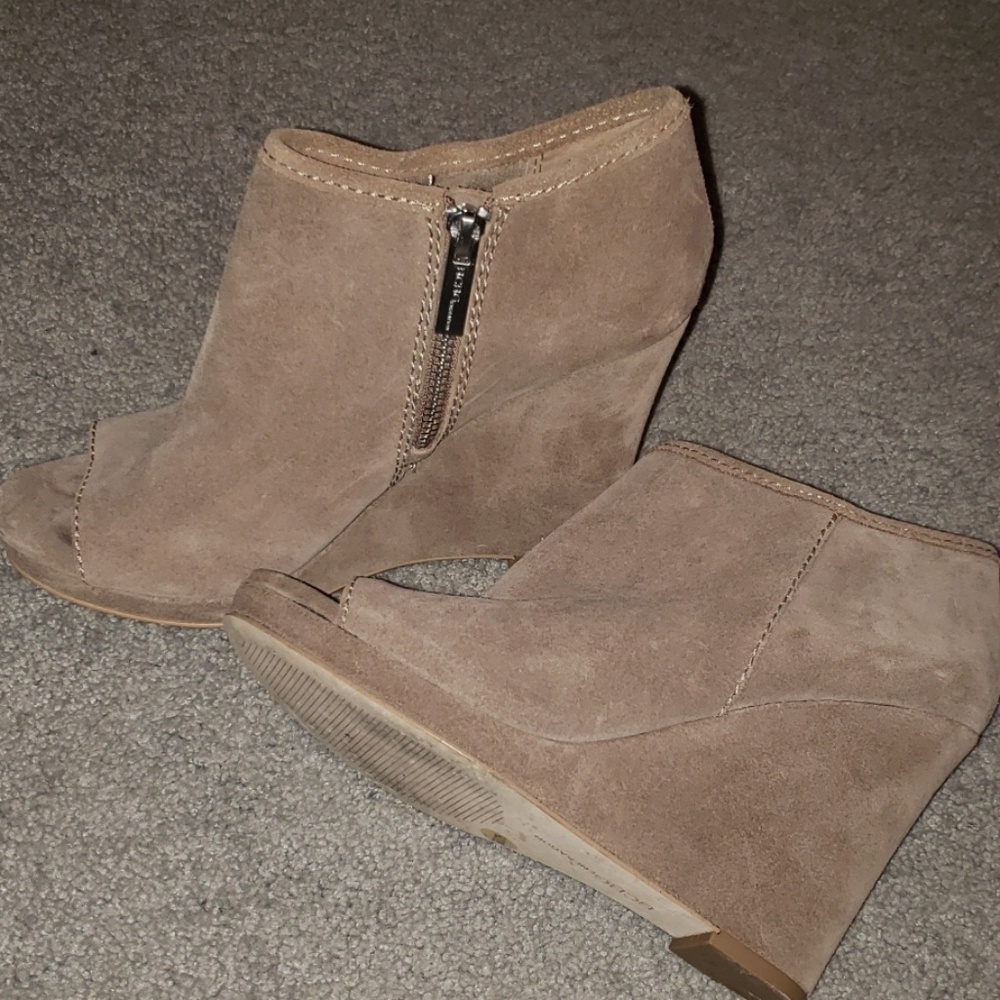 BCBGeneration wedge booties sz 7.5